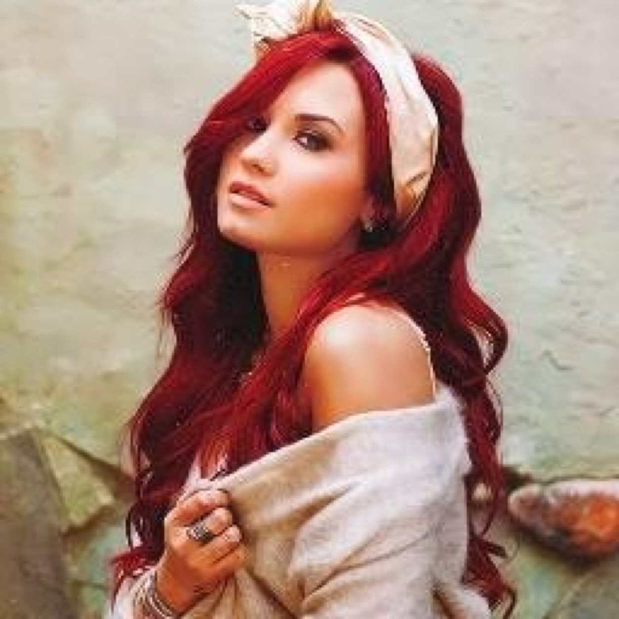 Hello im Ariel, daughter of King Triton!! Flounder and Sabastion are my best friends. Where is my prince?//RP OUAT/ OC