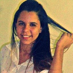 a menina independente que aprendeu
a amar, a chorar, a viver sozinha♥