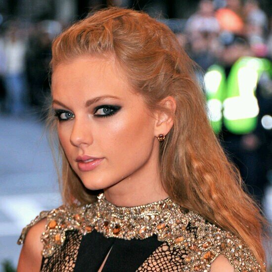 Te llegas a meter con Taylor Swift Little Mix o Union J y te pateo el culo... :)
