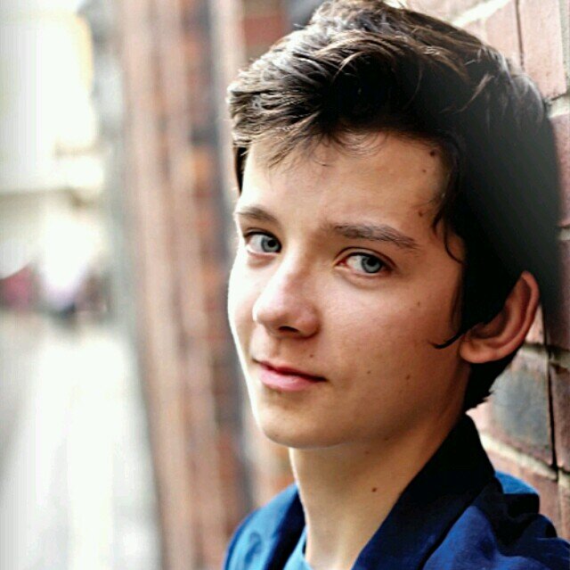 I LIKE IT. WHAT IS IT? /Asa Butterfield/Actor/Cast Gamer/16 years old/Just bot/Real: @asabfb