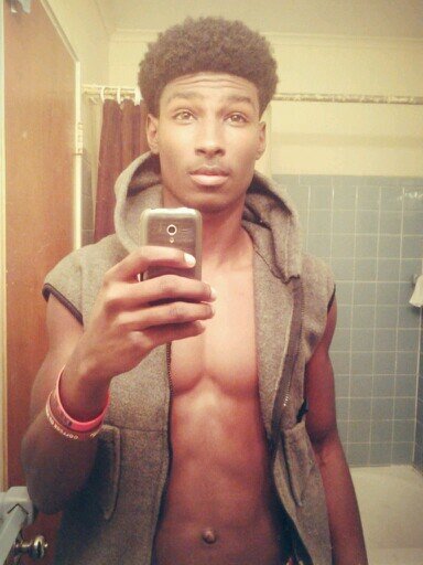 im a young football player #15 wr nation and hit me up on ig demaristhewiseman