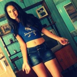 12 anos , 1° princesa, Gremista 3, Ciumenta 3 , Ala/Direita . Amo dançar , jogar bola , sair cm os amigos , praia ! Quer mais ? Segue :3