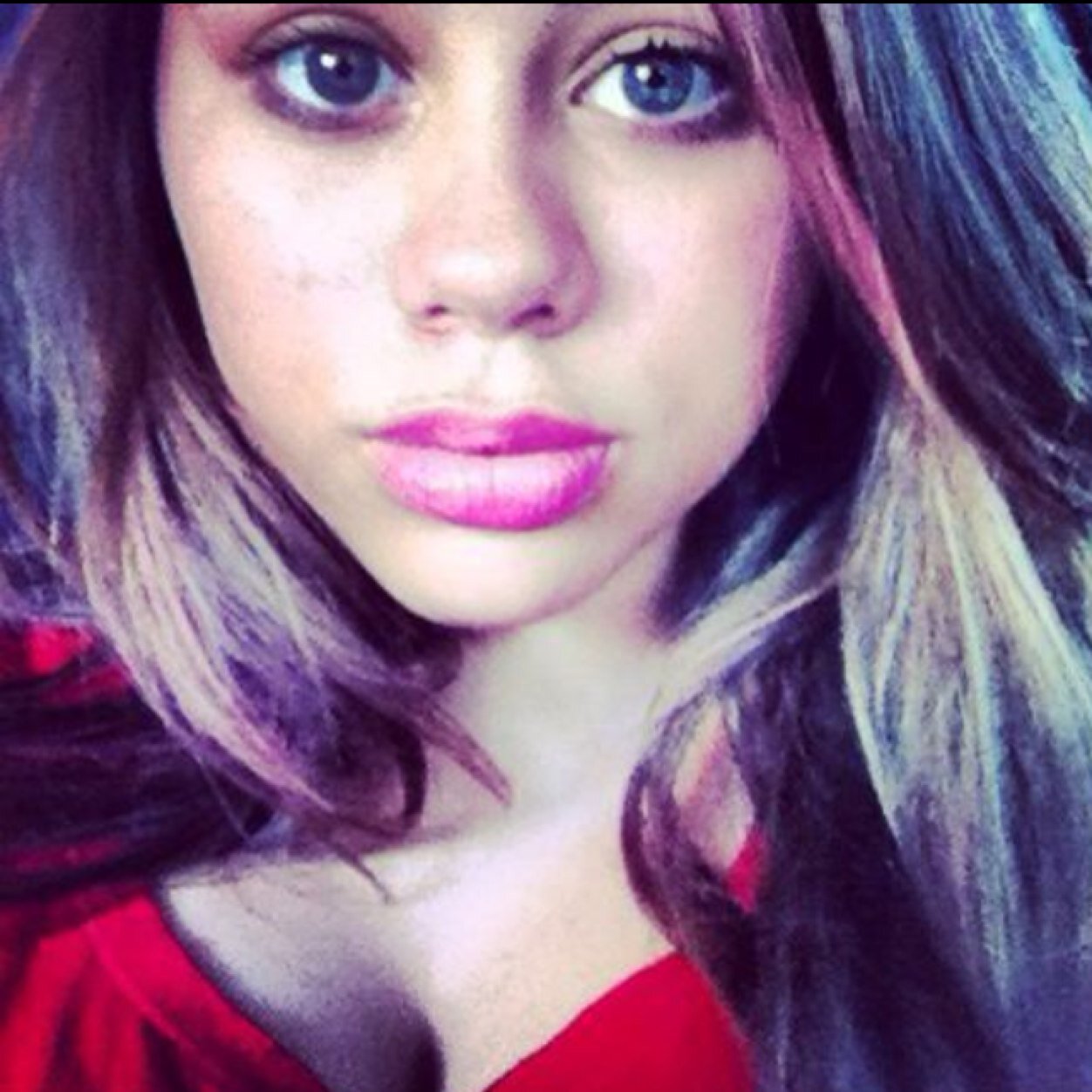 Ajudante.. cupida.. bobona e tal e se precisar de alguem pra conversa ou ajuda, conselho.. Estou aq ♡