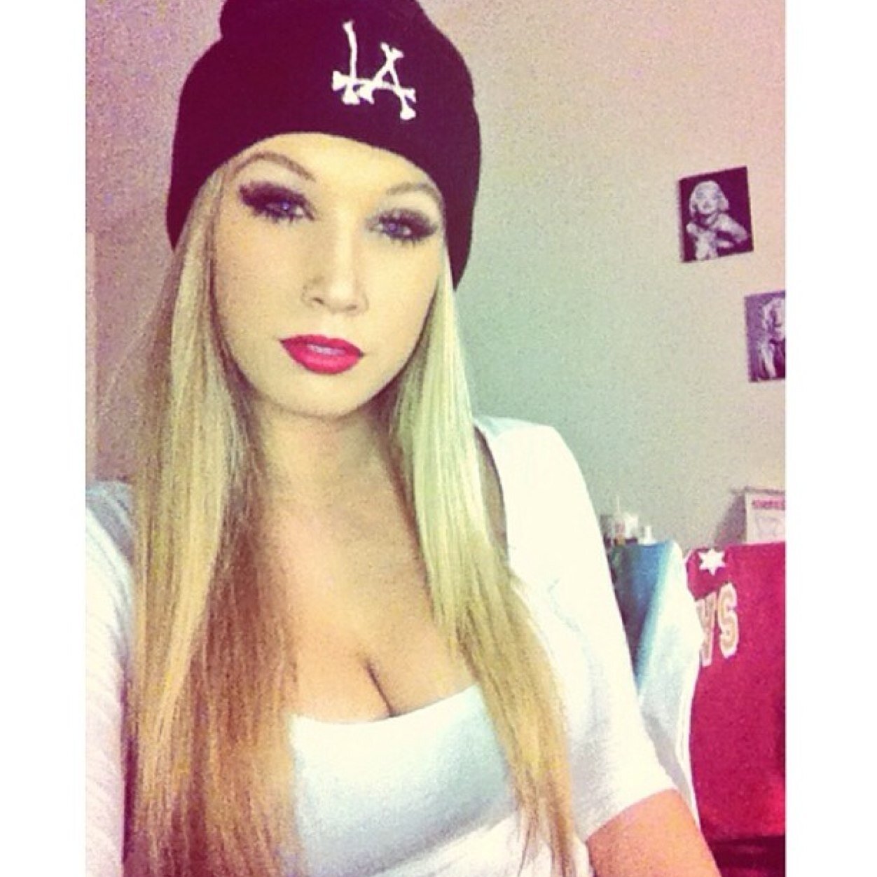 Stoner babe • Sex goddess • Team Pierced