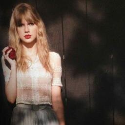 I live inside a rose when @taylorswift13 caught my attention 3