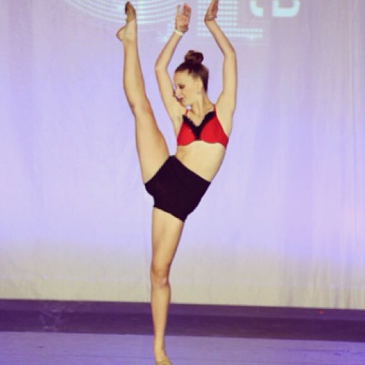 haleys_legs's profile picture. This is not the real Haley Harding