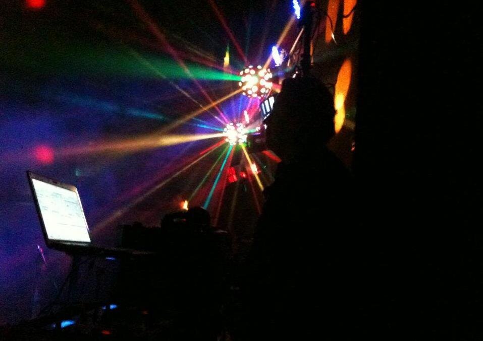 We Play All Kind Of Music For Any Event!
Tocamos Todo Tipo De Musica Para Cualquier Evento!
