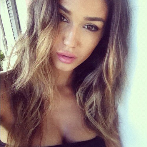 FranniTours's profile picture. Fast replies make me feel like you want to talk to me, but slow replies make me think you're talking to someone better.