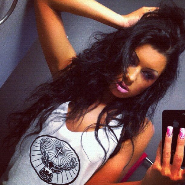 MernaMacGeraght's profile picture. A Boyfriend locks his phone, A REAL Boyfriend would say Babe answer that or check that text for me