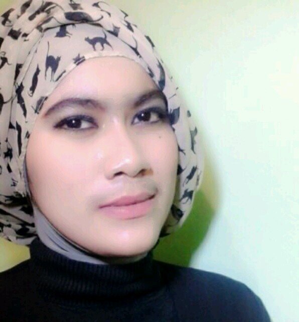 professional mumbling singer. kalo kata tulusm: manusia pasti ada kurangnya. jadi ya udah santai aja.