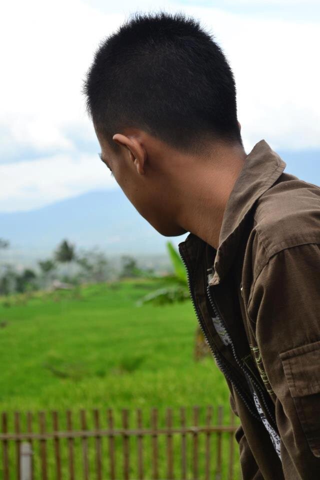 ek jadi diri sorangan ,teu dipikaresep?keunbae daripada loba dipikaresep tp kudu munafik jadi batur :P