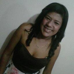chica q le gusta leer muchos libro  interesantes, bailar cantar, de todo pero ademas ama a su familia y a sus amigos 100% cristiana catolica
