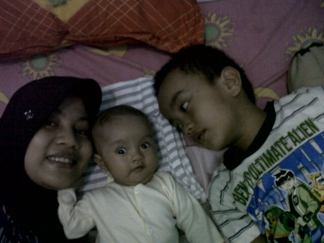 Wife of Whisnu Aditya and mother of Anargya Dafa Aditya & Annisa Rheynaditya And Owner of Awesome Shop