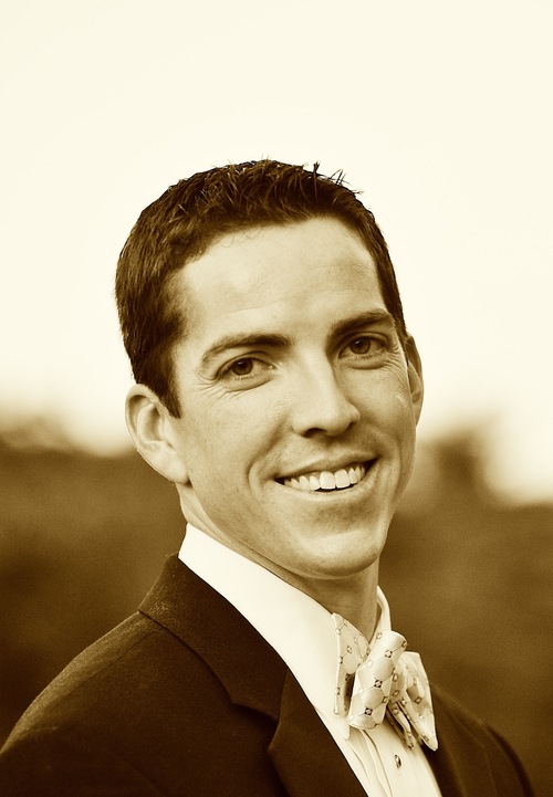 Enterprise sales guy helping B2B SaaS companies grow at 2X. Twin girl dad. Christian. Surfer. Ironman.
Here to make friends. DMs open