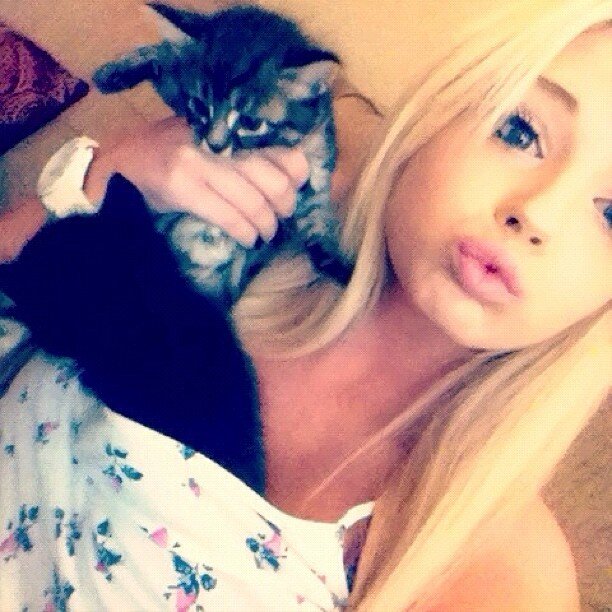 RoshelleAkister's profile picture. I hate when people bring up old shit.