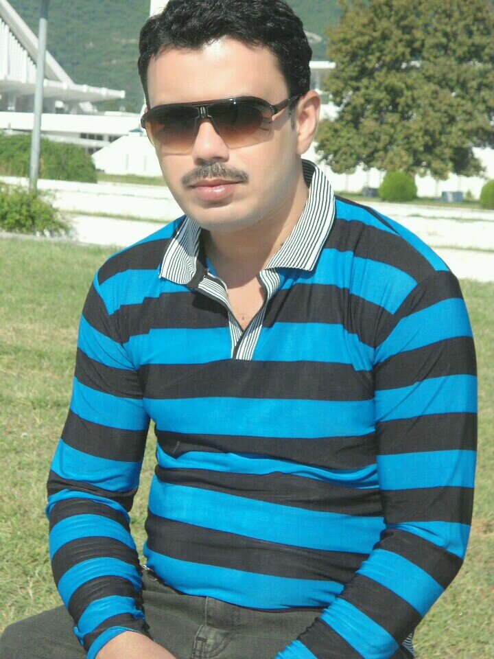 warmish_eyes's profile picture. Married..