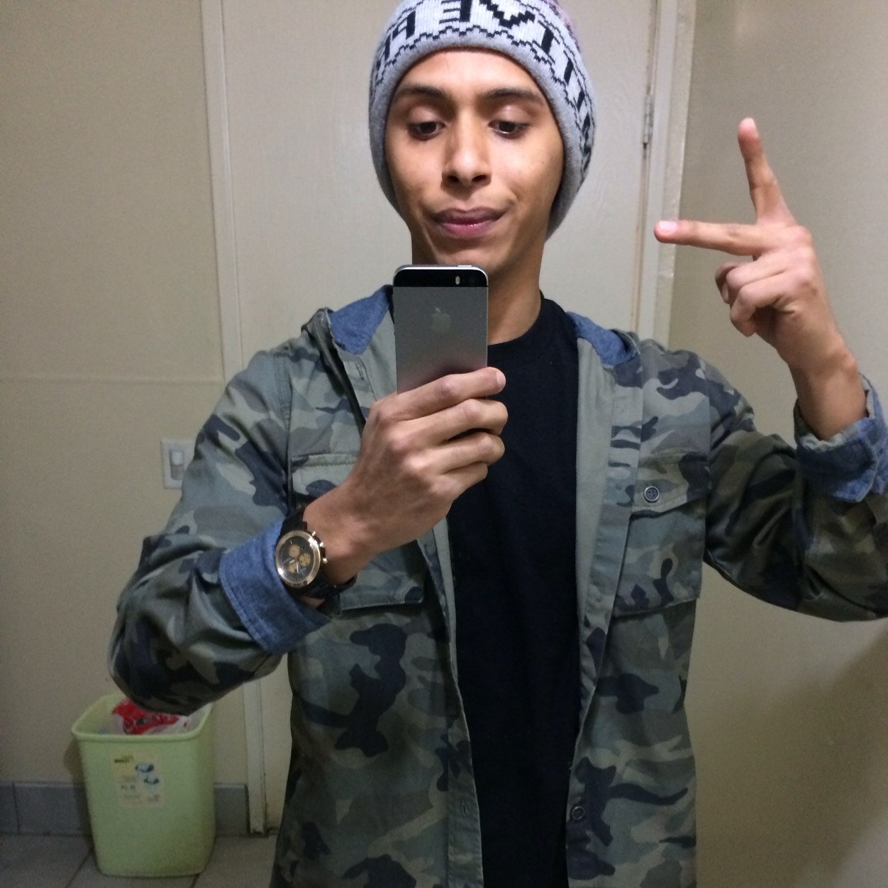 geeteetrespatas's profile picture. 19. Citrus College Student. Papa John Employee.