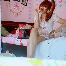 | ngeTweet atau lagi baca Tweet gak usah serius. seriusnya ntar aja pas lagi Ijab Qabul |