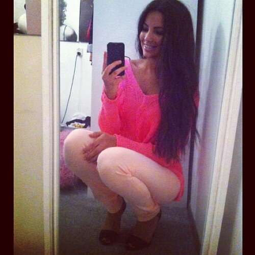 There are 3 sets of words that can instantly make a girl smile: You are beautiful I miss you & I love you.;