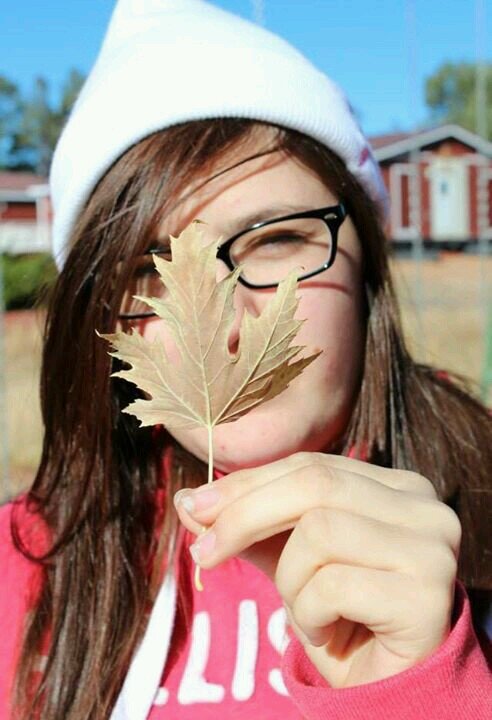 kaygutz's profile picture. I really like movies and winter sweaters.....