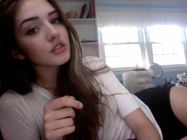 GinnyFurbur's profile picture. If a girl leans toward you, kiss her. If her hand is free, hold it. If she's upset, hug her until she is okay.