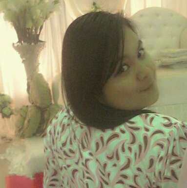 I'm a simple person who hides a thousand feelings behind the hppiest smile. 