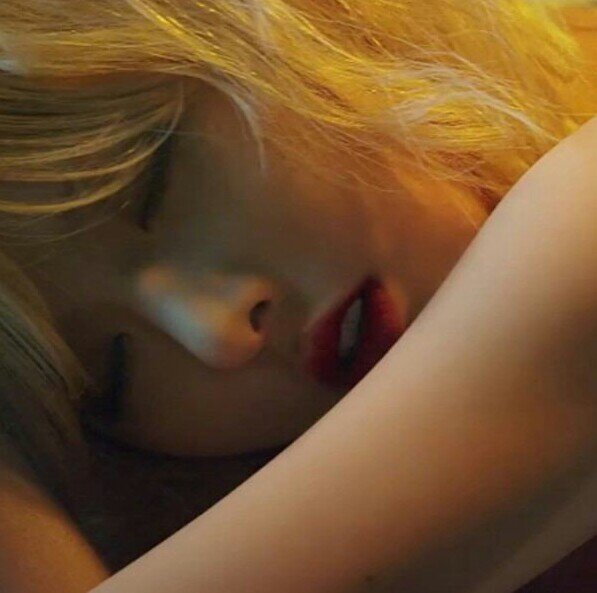 Kim Hyuna ここからまた……1/3                                                                    (R18 DM)