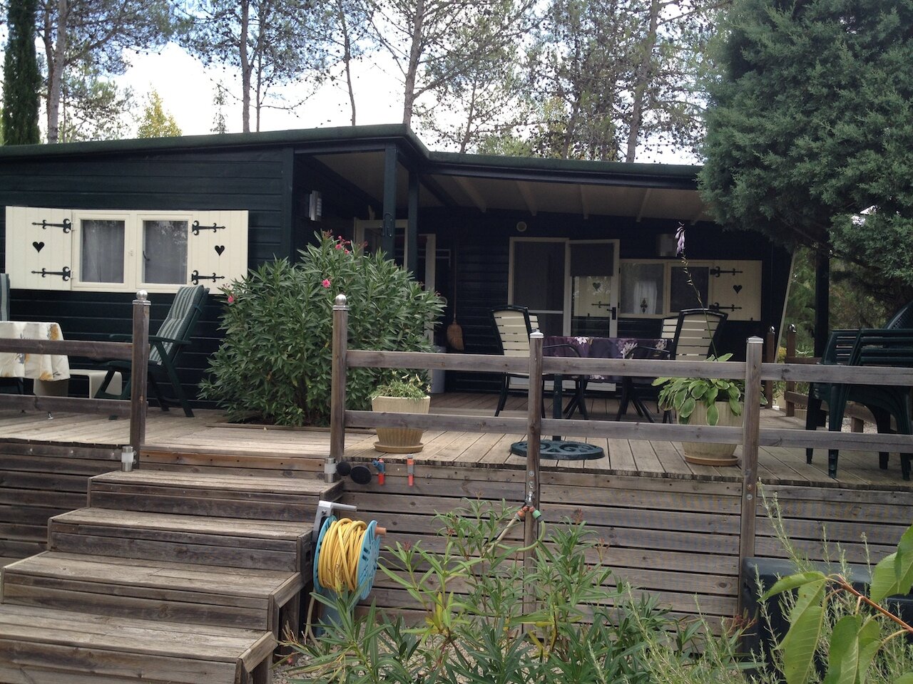 Kedian chaletverhuur, verhuurd 3 chalets in Vacquieres zuid-Frankrijk, 1 bungalow in 
Stavelot Ardennen Belgie en 4 chalets op het Land van Bartje in Drenthe.