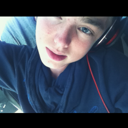 K ben daan vis, zit op het jacob in 2E Myn instagram is GwnDaan_ My facebook kan je zelf uitzoeken Hyves doet k niet aan :P