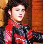sou diego bustamante sou o sonho de consumo de qualquer garota tenho todas as garotas aos meus pés mais so uma me deixa maluco roberta vc me alucina