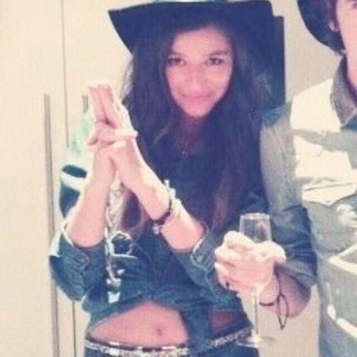 Hey its Eleanor. I'm very sweet and kind i love to help everyone and love to make friends and cuddle