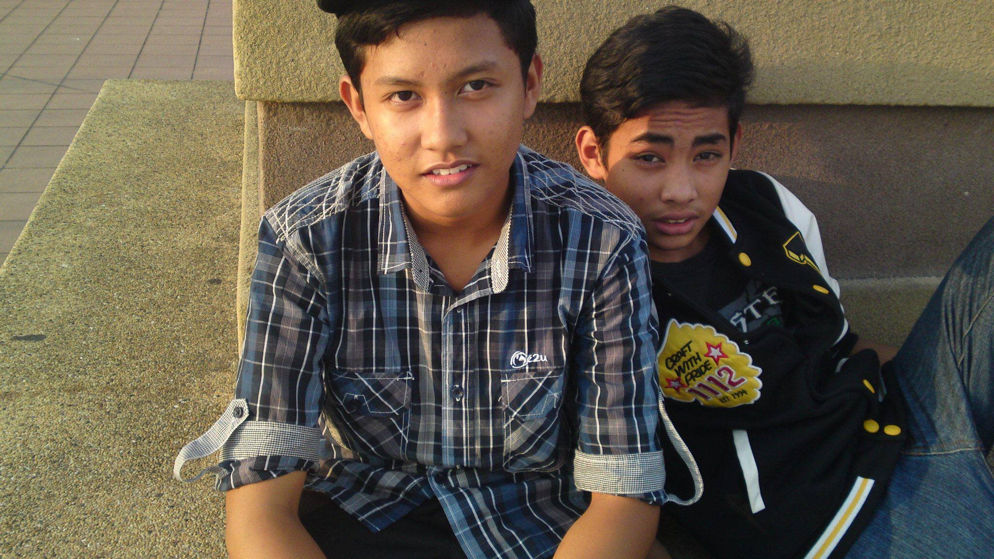 I follow u , u follow me simple right.?