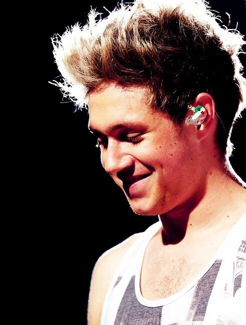 FOLLOW @swedenarry BC YOU GOT THIS FREE FOLLOW DON´T FOLLOW THIS ACC:)