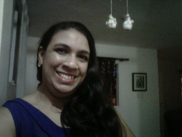 Soy el resultado de la convergencia de dos personas en tiempo y espacio, soy mujer, la orgullosa mama de Titi simplemente soy una persona que quiere se feliz (=
