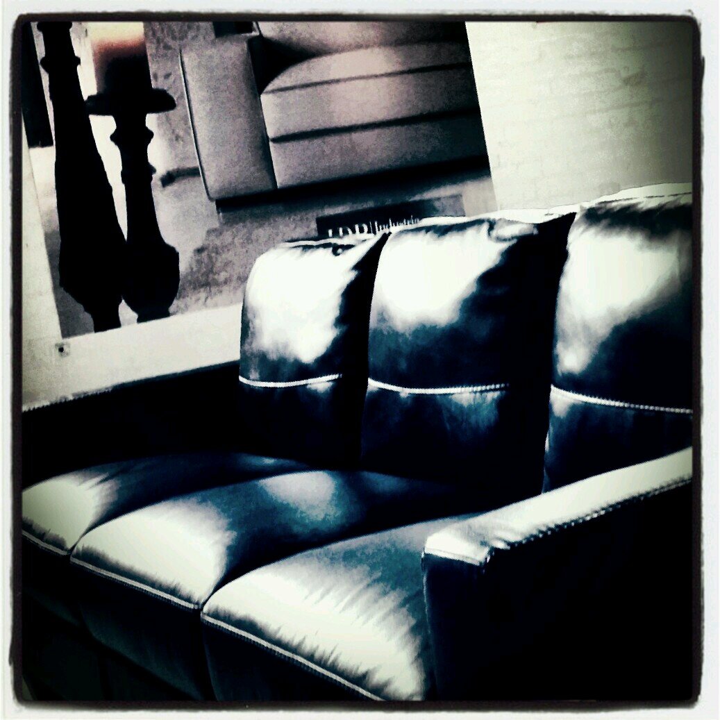 Luxury Italian leather sofa's imported to the UK