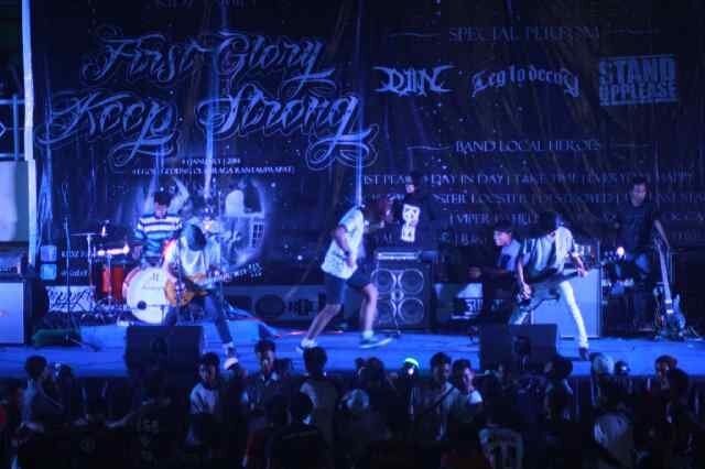 fist_peace's profile picture. Fist Peace OFFICIAL Twitter.Proudly Indonesian EASYCORE Band since 2012 @bimaans @igoyFP @ronald_rito @MusaNasution