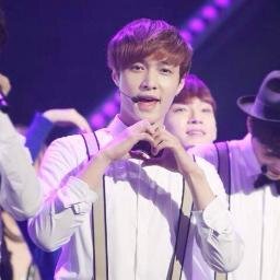พี่เลย์คนหล่อ ใจดี หนึ่งเดียวของทุกคน-.,-
 #ฟอลมาแล้วบอกตัวตนของท่านด้วยนะครับ