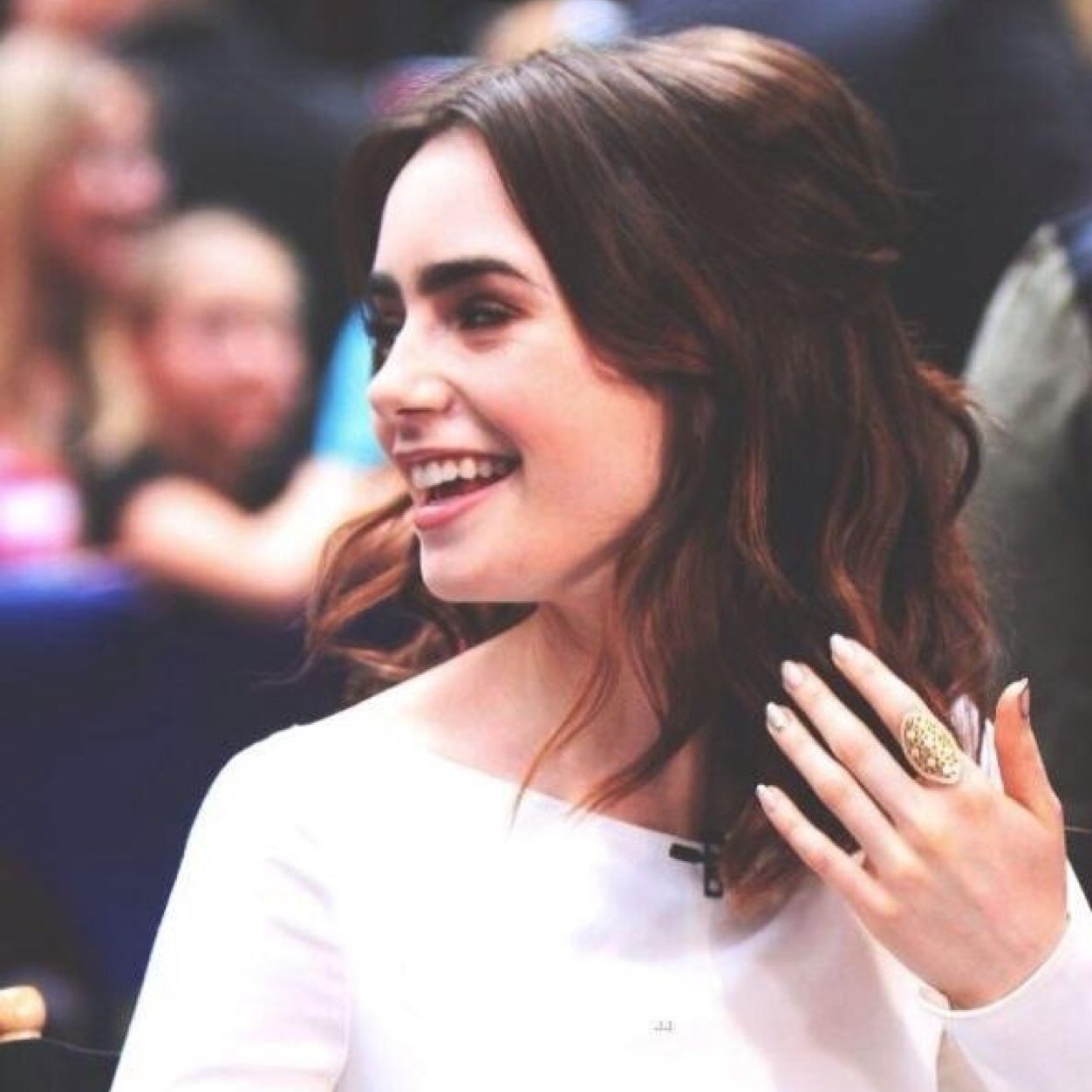 Hiiii please follow @ncxll // she follows back if you ask // :) love ya