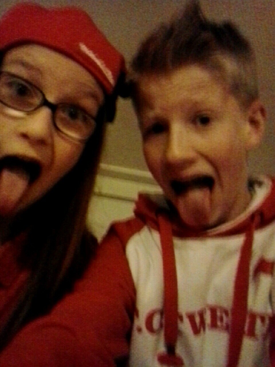 new twitter kottenpark single love my friends ♥ T/HAVO smile! #team stofzuiger w/ @jeustisdenaam soccer  stromea & macklemore fan 1th1!!! :P