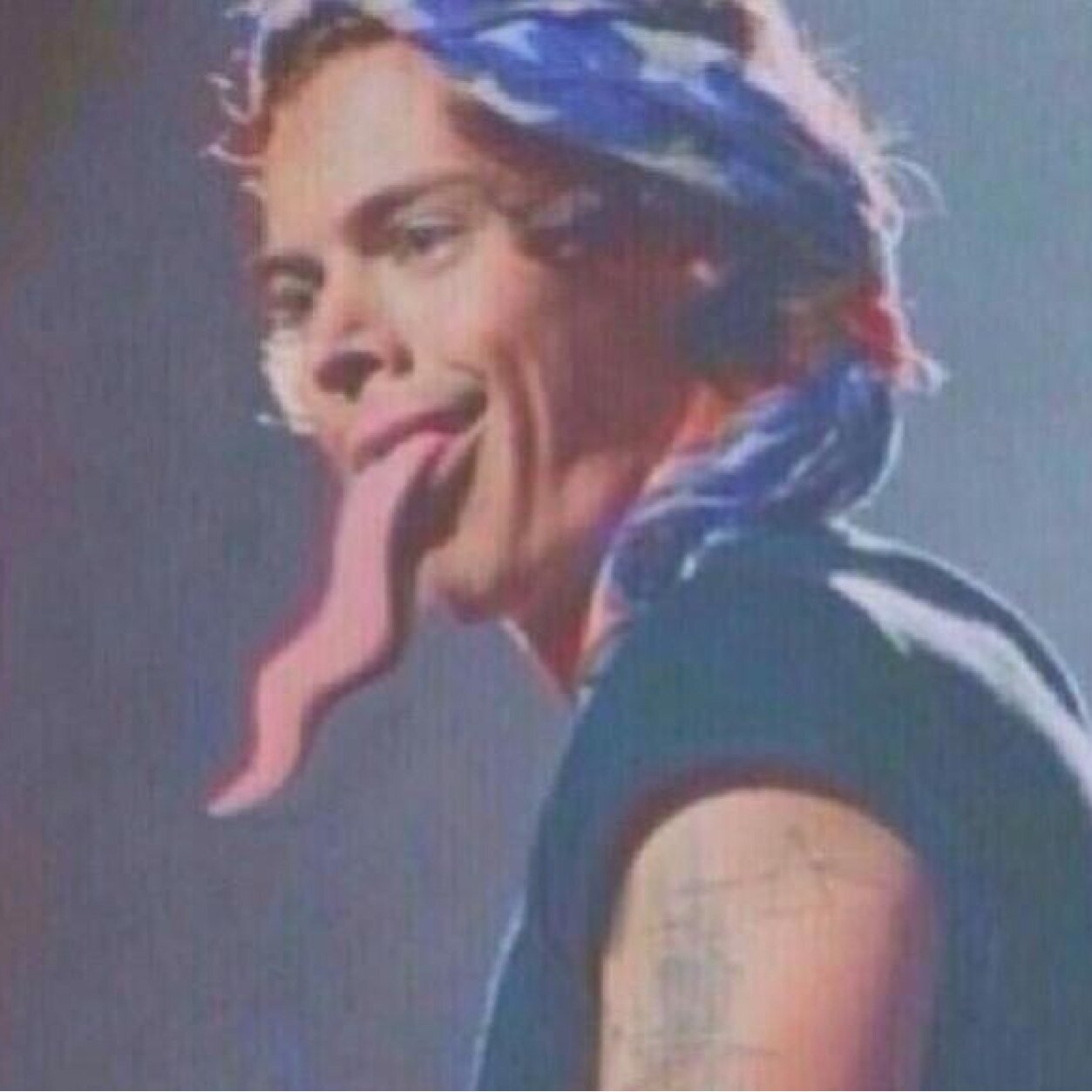 Follow @StrawZarryPie instead of this account please. Thaaaannkks. xx