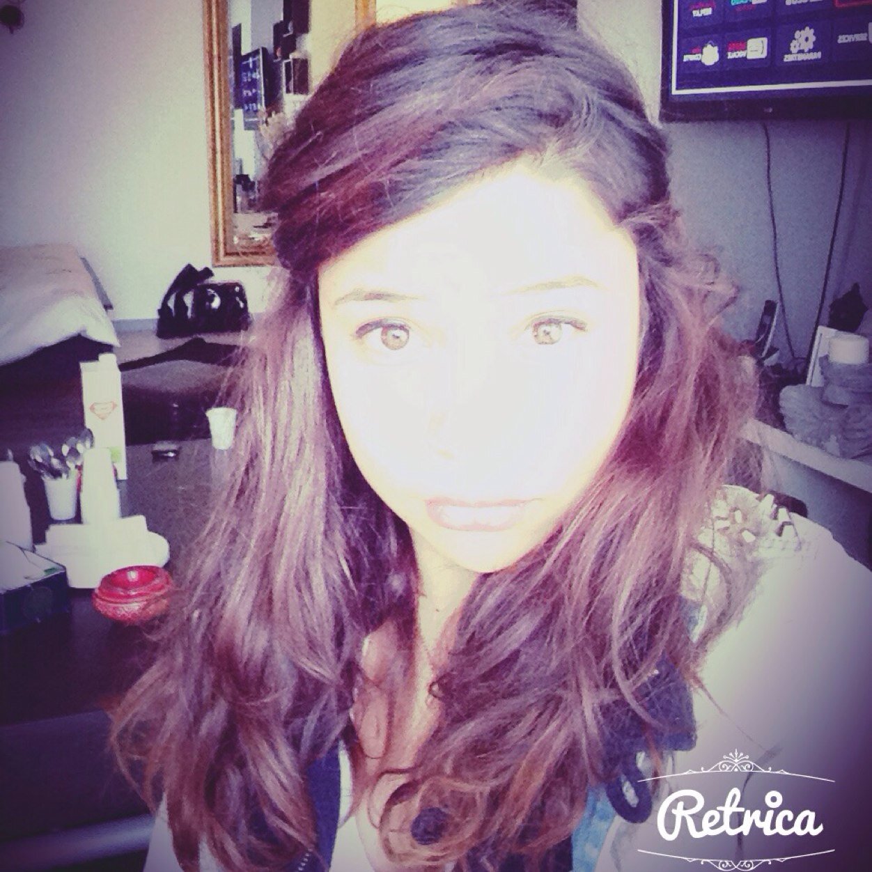 ta une probleme ?? pas moi! alors casse toi! B.I.T.C.H