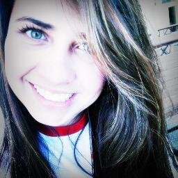 Tenho 17 years,sou meiga,amorosa,chata,  sonhadora é isso ae (:          https://t.co/pzCJh4HulO
