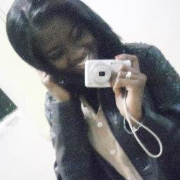 éн..αquelα menininнaa cresceu,αmαdureceu e αprendeu α ver o mundo com outros olнos descobriiu que não vale α penα sofrer e sim aprender com os próprios erros(!)