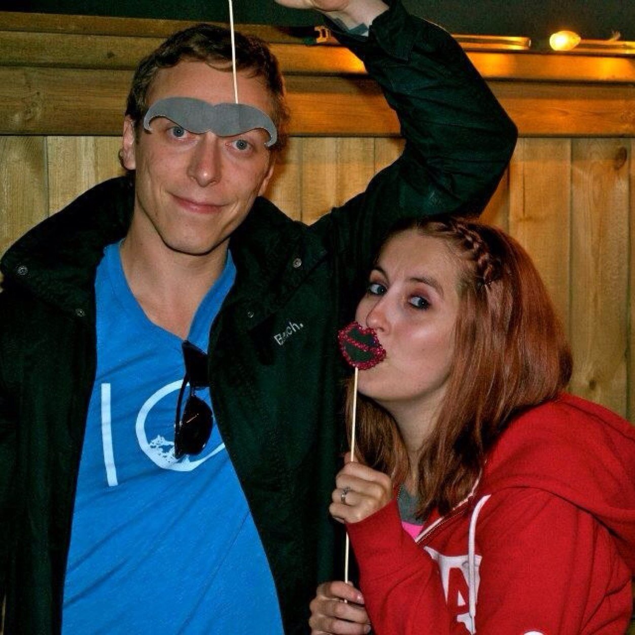 Huge Habs fan, video game lover, comic book geek, full time wife to my AMAZING husband, country music listener, Superman fan, total Gleek and pro zombie killer!