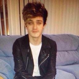 Follow me if you are a Connor girl and if you arn't a Connor girl, you are a Connor Girl!        and maybe follow @meandmarcel_ http://t.co/rPbaScOvhN