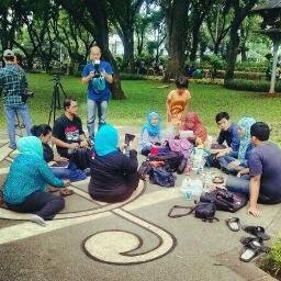Tempat ngumpul blogger yang suka foto, fotografer yang suka ngeblog. Digagas oleh @blogfam - when sharing meets caring- Email: ngintipbareng@gmail.com