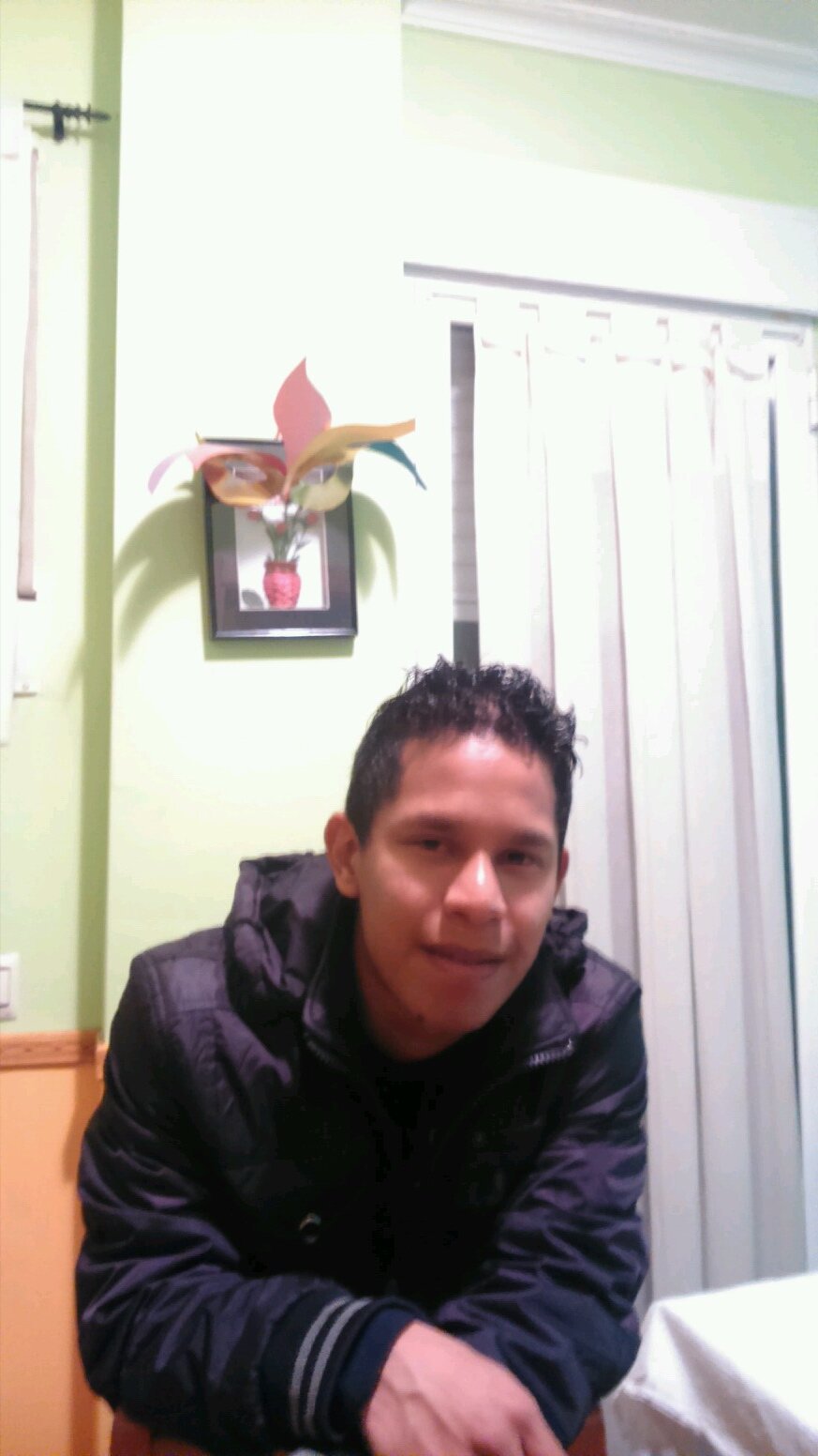 negro cachondo (divertido), vago bastante bebedor y deportista, la gente simpática puede saludarme, hooooola xD