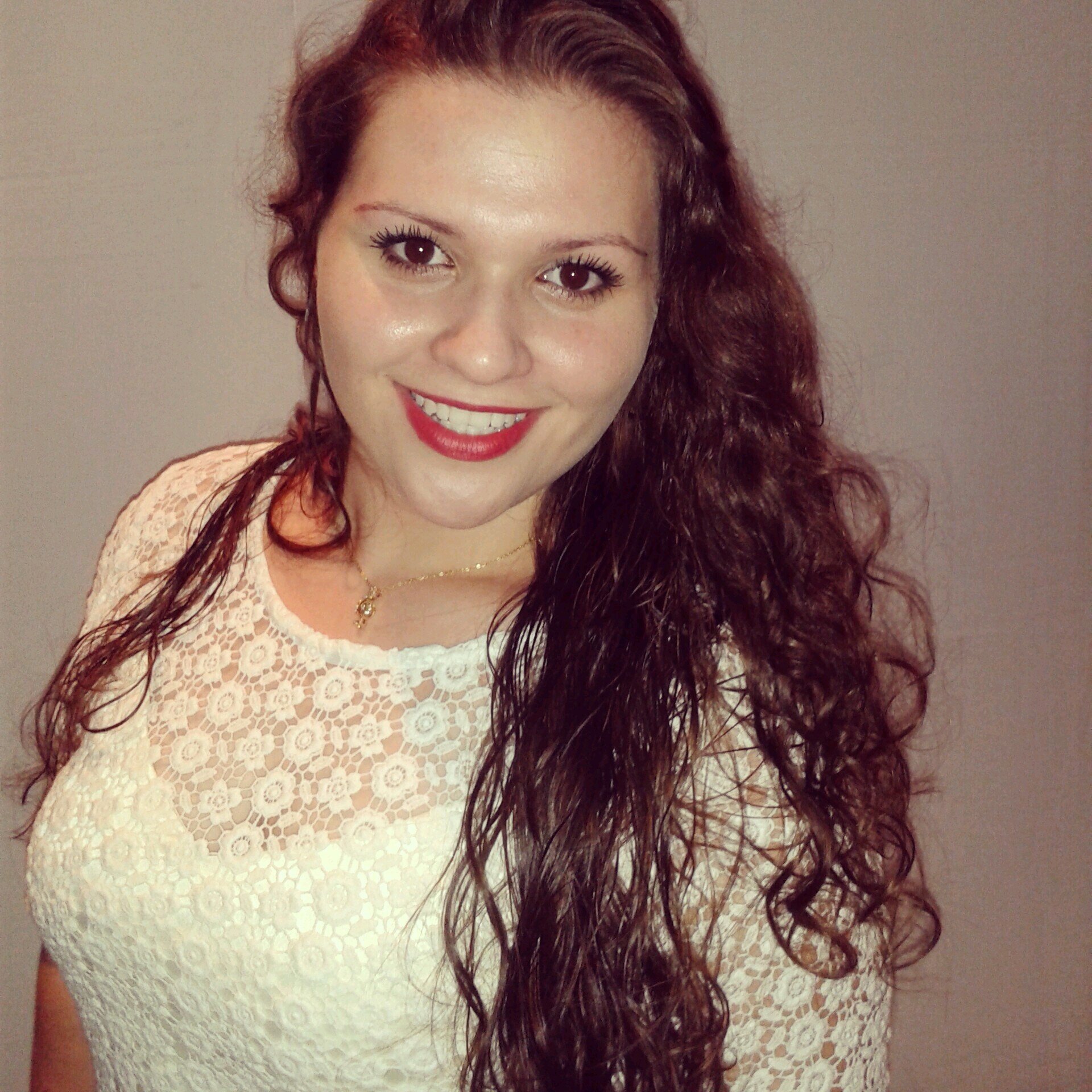 Vou falar um pouquinho de mim... Mas não agora :) sigo todos de volta:)
