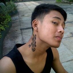 [g̅u̲̅e̲̅] selalu melihat k depan{melihat V(*.*)^ depan}engga suka menoleh k belakang{masalalu suram}selalu mencari teman n±tmn, engga like cri musuh... Berusah