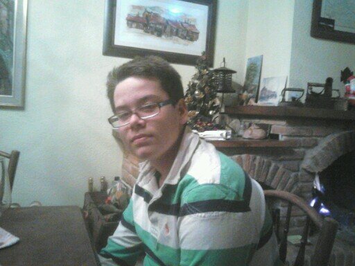 Hay gente que se rie de mi por ser diferente, yo me rio de ellos porque son iguales.
La vida es lo que te ocurre mientras haces planes.